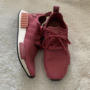 Adidas hot pink tennis shoes